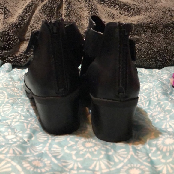 Black Leather booties with Studded belt - Picture 3 of 3